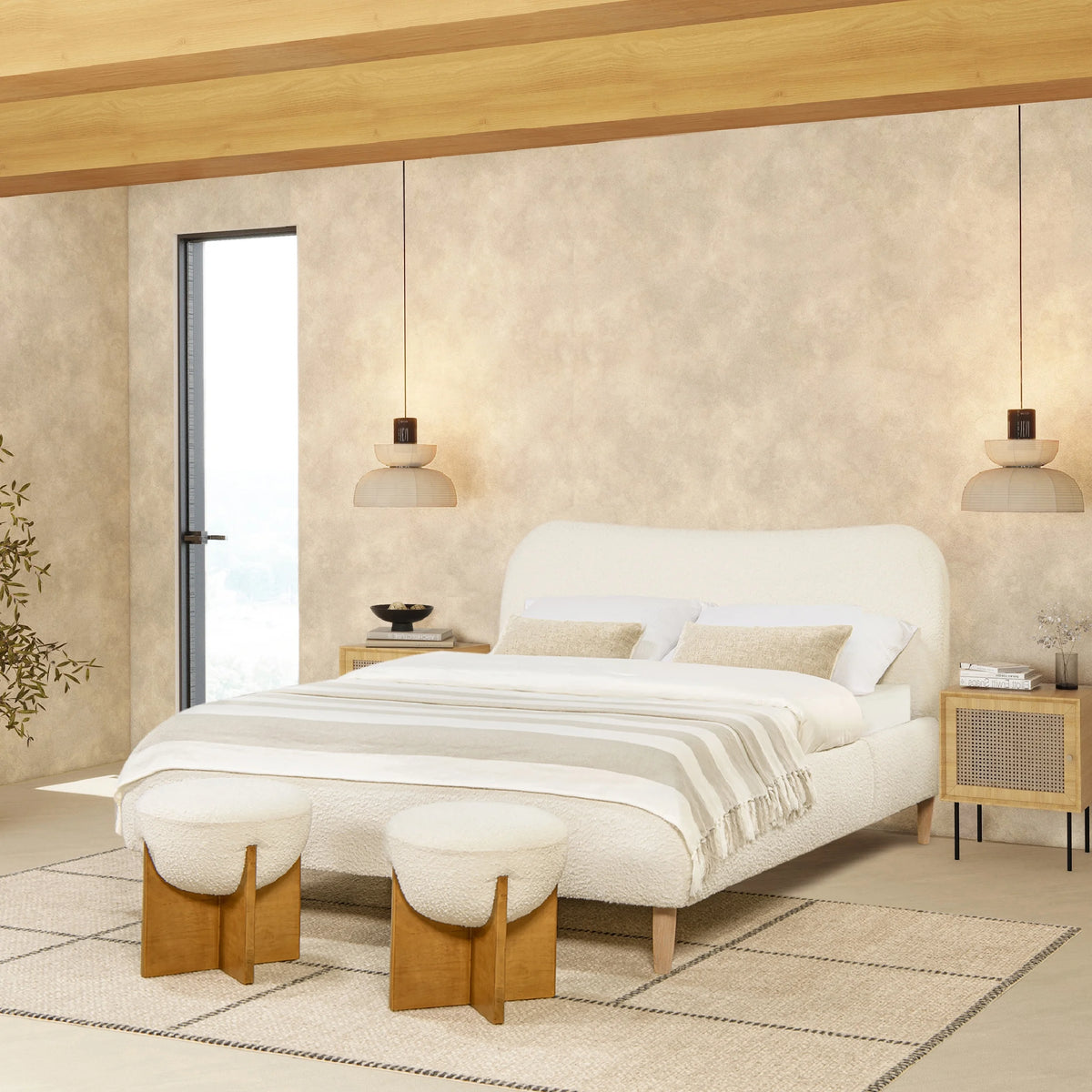 Queen Ivory White Boucle Upholstered Platform Bed U43797