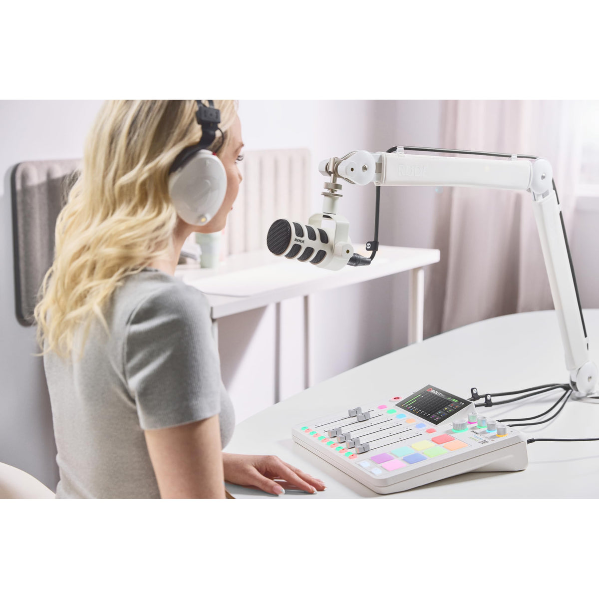 White Cardioid Dynamic Broadcast Microphone Pair J216