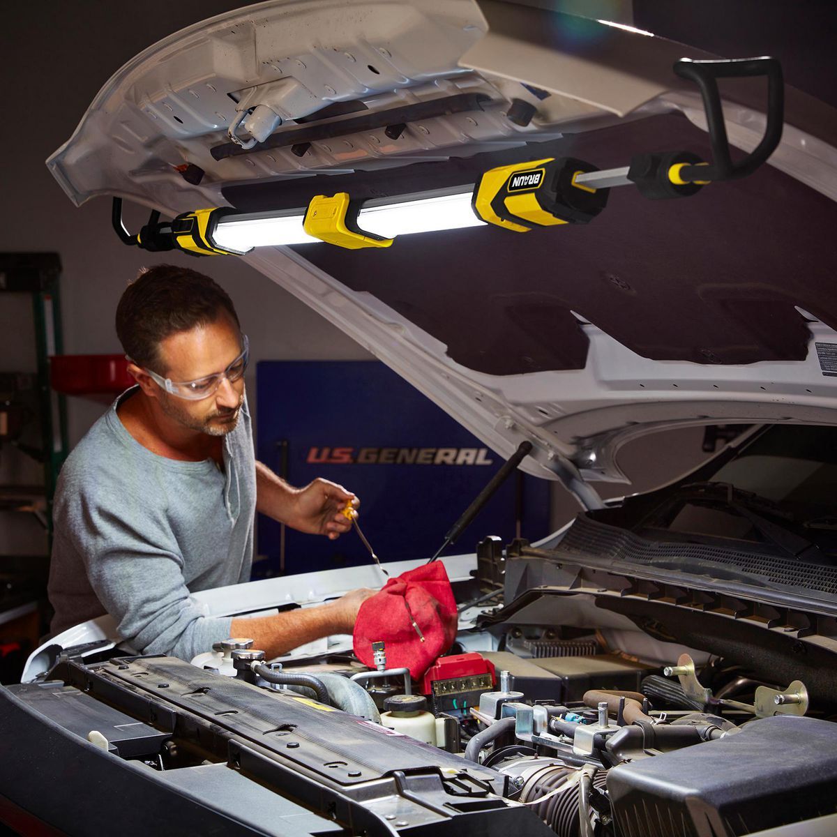 2000 Lumen Foldable Underhood Light B555925
